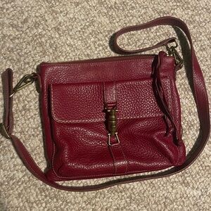 ROOTS 100% Pebbled Leather Villager Crossbody Bag in Dark Red with Jackie Clasp